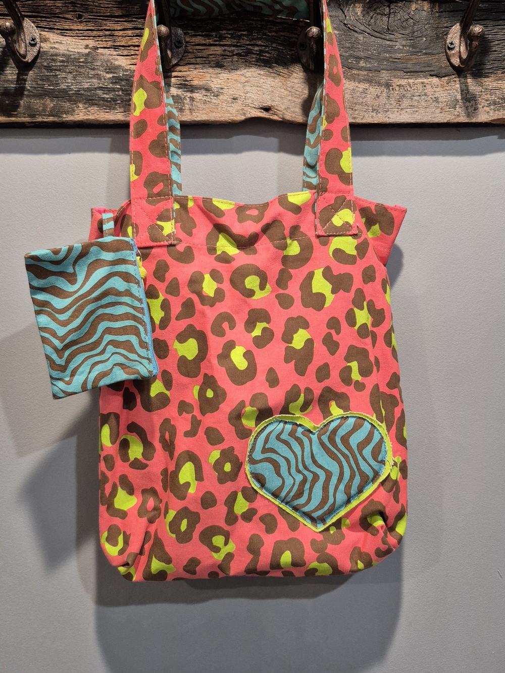 VTG Y2K Claire’s Kids Neon Pink Leopard Print Tote with Turquoise Heart Accent